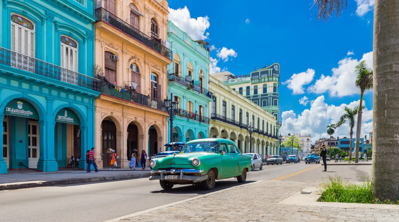 RECORRIDO DE LA CIUDAD EN COCHES ANTIGUOS