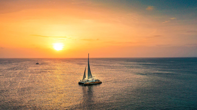 CRUCERO AL ATARDECER