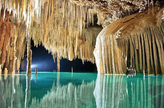 RÍO SECRETO